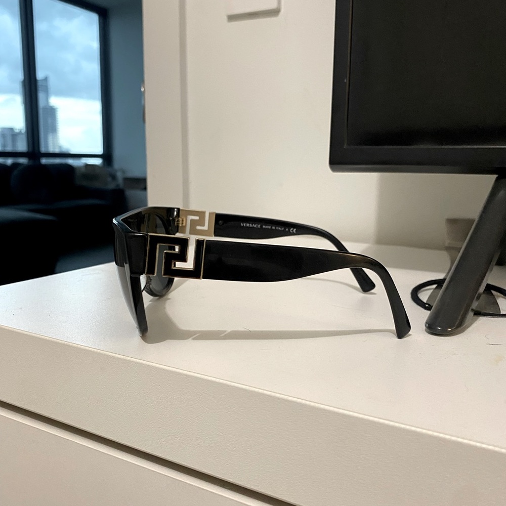 Versace sunglasses🏆 - Picture 4 of 7